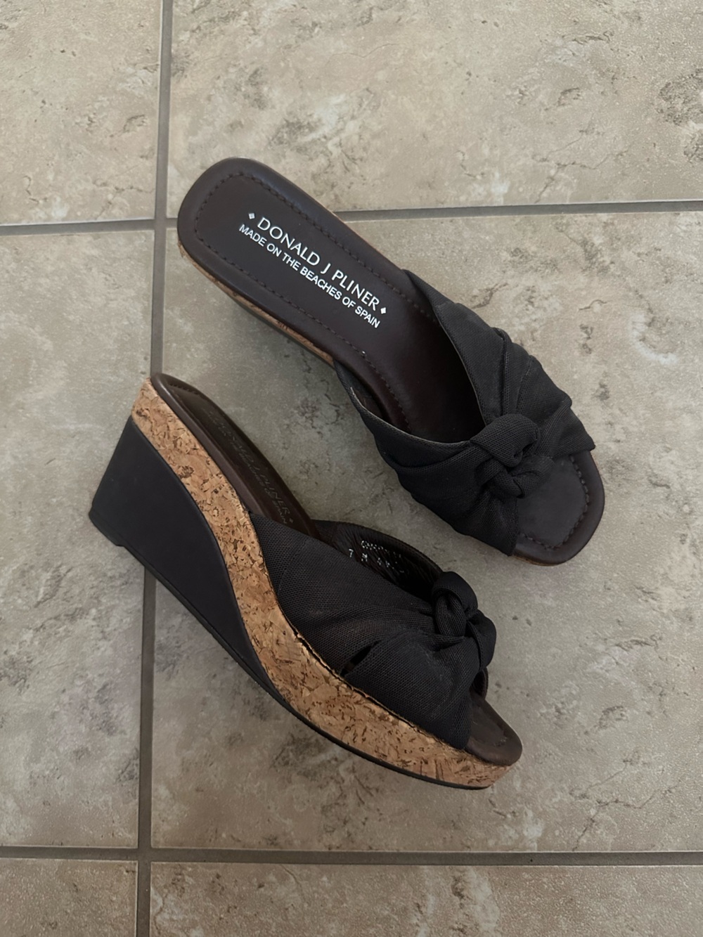 DONALD J PLINER WEDGE HEELS